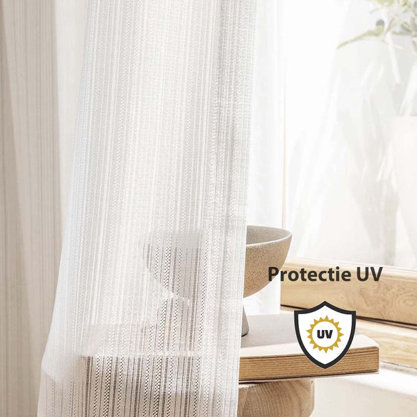 Fehér csíkos mintázatú függöny UV védelemmel - 10 cm ráncolószalaggal (1 darab)
